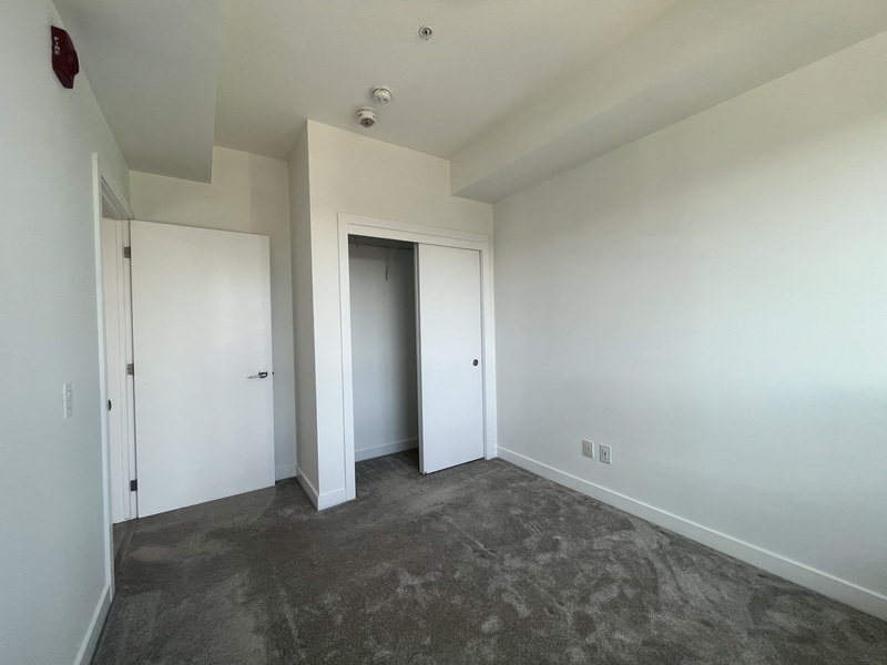 #306-10 Esplanade Ln